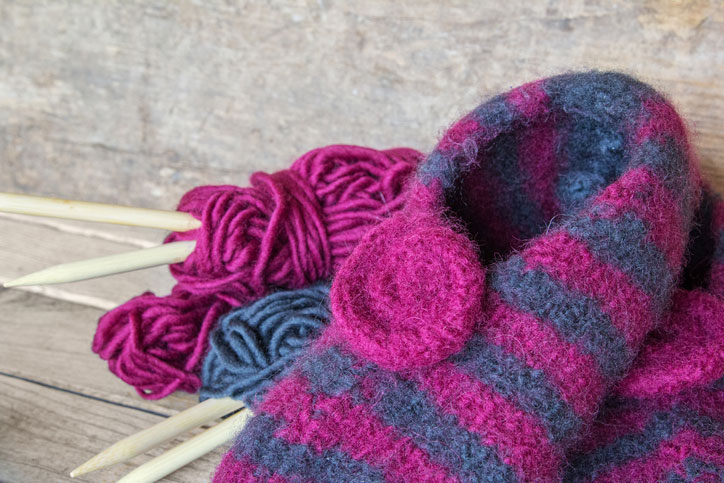 חוטי סריגה לביגוד והנעלה חוטי סריגה לביגוד והנעלה