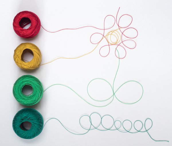 חוטי כותנה בצבעים שונים חוטי כותנה בצבעים שונים